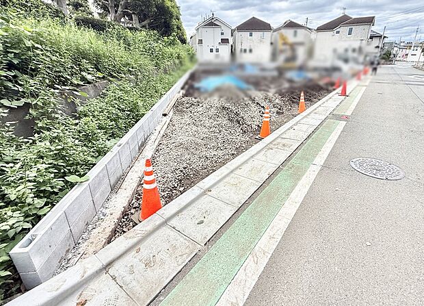 【現地外観写真】1号棟 ■暮らしを豊かにする充実した仕様設備で快適に