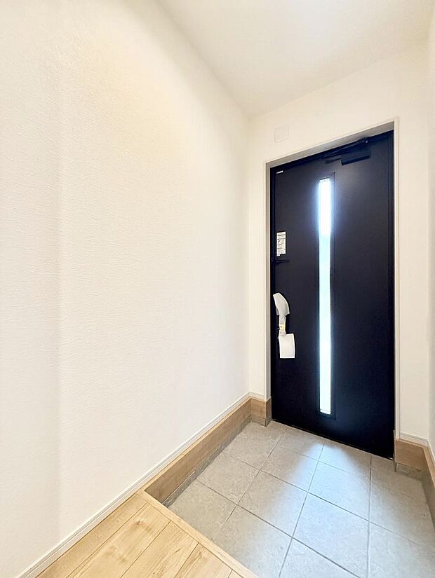 【玄関】1号棟  ■ シンプルで美しく、快適な暮らしの入り口