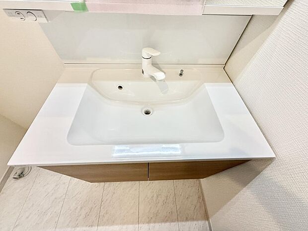 【ハンドシャワー付洗面台】■手洗いや顔を洗う時も快適に使える便利なシャワー