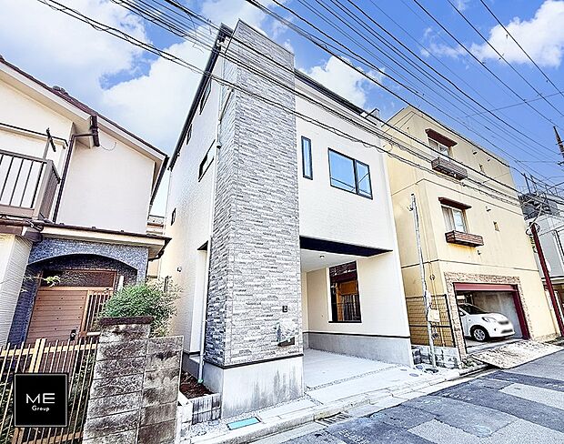 【現地外観写真】1号棟 ■暮らしを彩る充実した設備仕様が備わった住まい