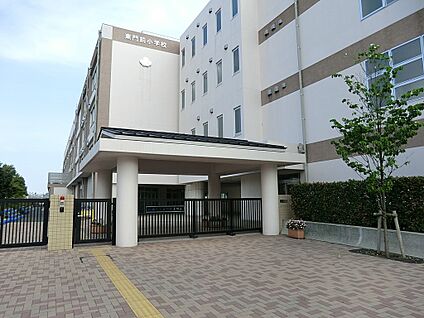 川崎市立東門前小学校 70m(1分)