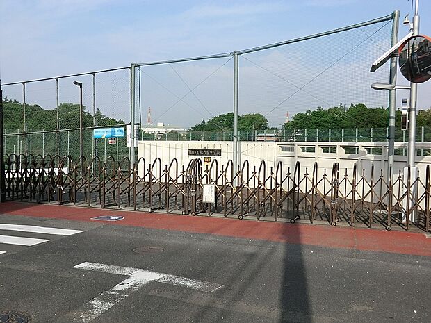 綾瀬市立北の台中学校(約300m・徒歩4分)