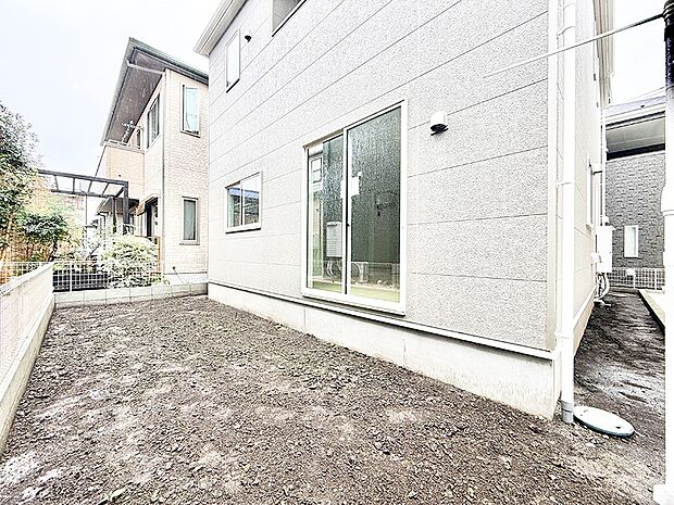 【庭】1号棟  ■暮らしに潤いを与える、緑が取り入れられた住まいです