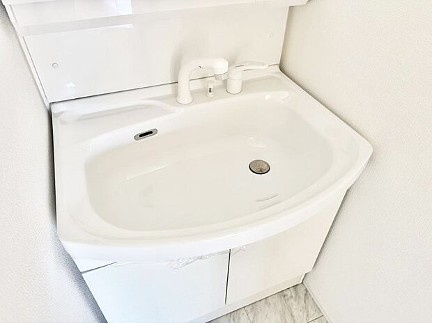 【ハンドシャワー付洗面台】■手洗いや顔を洗う時も快適に使える便利なシャワー