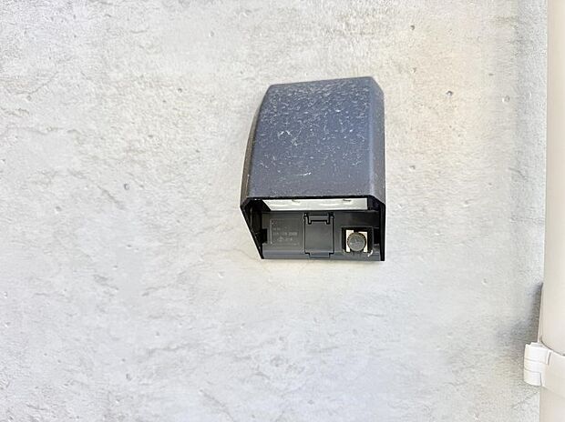 【屋外コンセント】■屋外に電源コンセントがあれば、高圧洗浄機で窓や外壁を掃除するなど便利です。