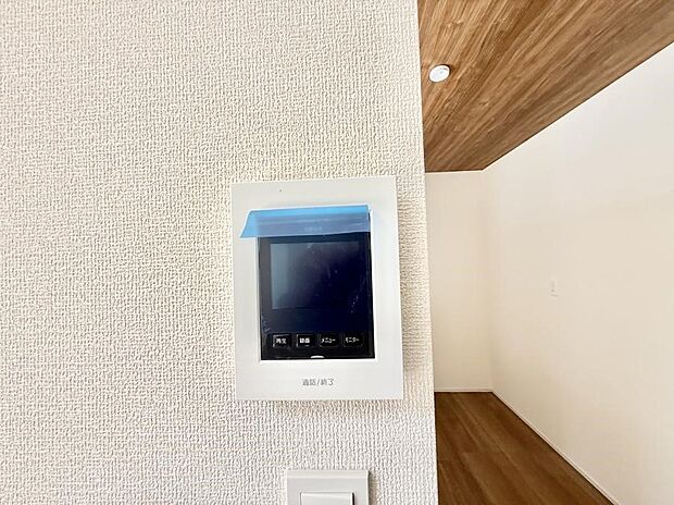 【TVモニター付インターフォン】■訪問者を確認できて安心感が増します