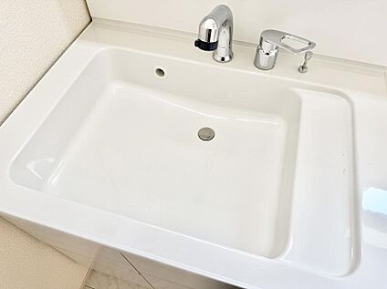 ハンドシャワー付洗面台