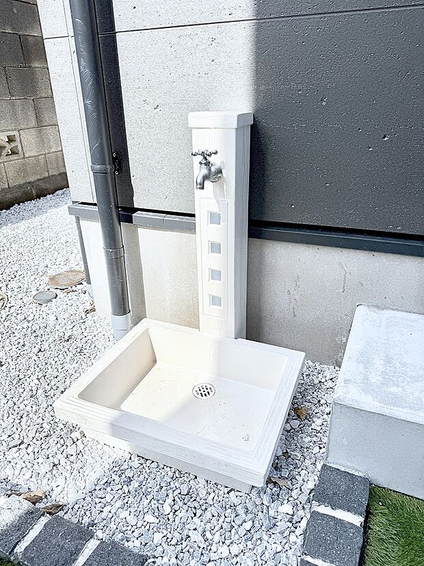 【その他現地】A号棟 ■ガーデニングや洗車などの際に大活躍な屋外立水栓