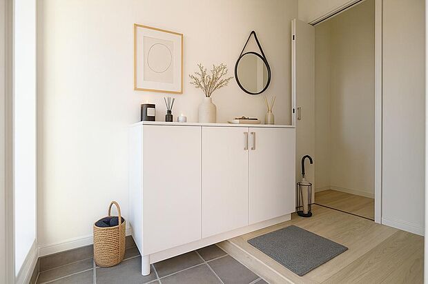 玄関※現地写真 ■シューズボックスには靴を約30足収納することができます。棚の高さを変えられるので、ブーツや長靴もらくらく収納可能です!