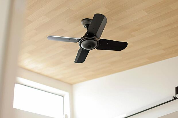 【リビング勾配天井】勾配天井のリビングは広さ以上の空間を感じられます。