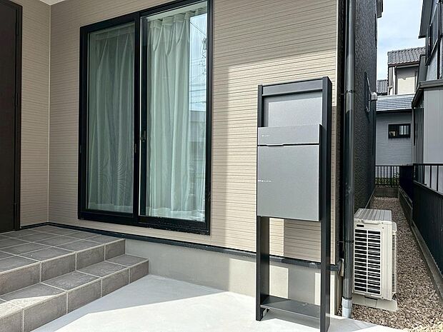 【宅配ポスト※現地写真】■再配達ゼロへ。 留守中も受け取り可能な宅配ボックスを完備。