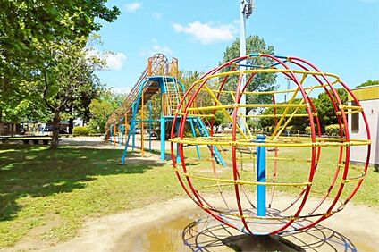 日名公園 250m(徒歩4分)