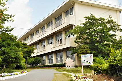 片葩小学校 220ｍ(徒歩3分)