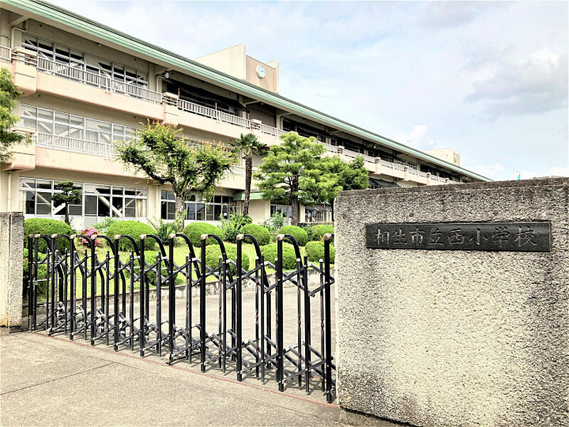 西小学校　