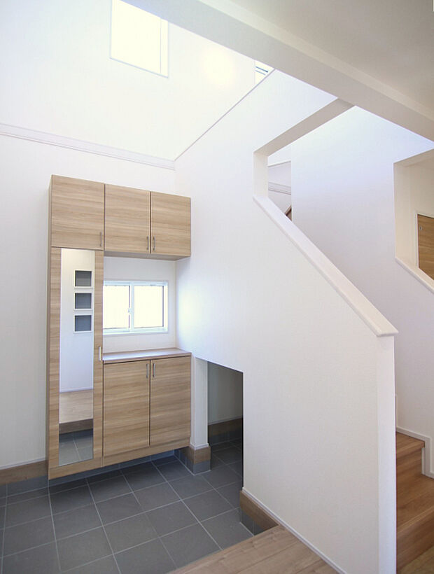 【1号棟】　◎開放感たっぷりの吹抜仕様の玄関です！◎