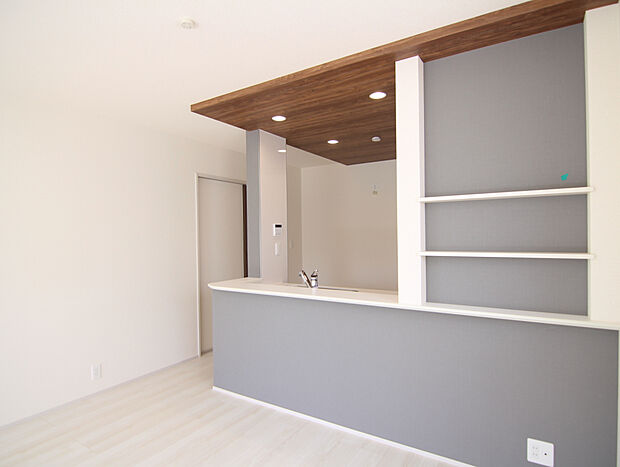 【【1号棟】】◎グレーのアクセントクロスがLDKのポイントになっています◎