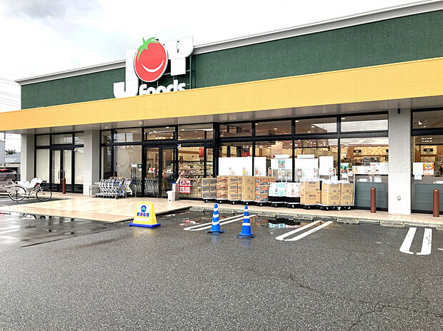 ジョイフーズ伊勢崎上諏訪店(約820m)