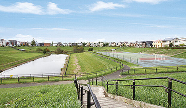 吉川中央緑地まで約320m~360m(徒歩約5分)