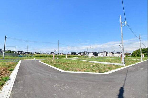 【分譲地／整備された分譲地】花崎駅まで徒歩16分、加須IC約2ｋｍでお出かけもしやすい立地です。