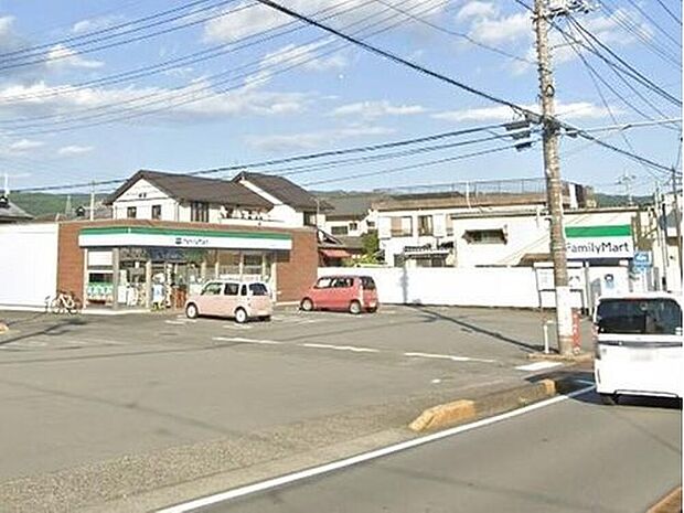 ファミリーマート韮山中條店(約270m)