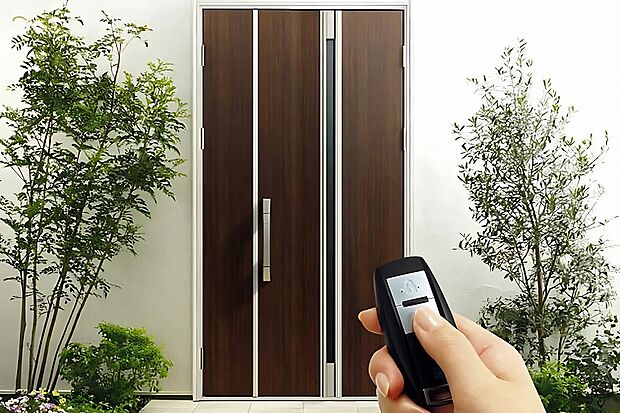 【スマートコントロールキー】カバンに入れたままでもワンタッチで施錠・開錠ができます。従来のリモコンキーにあわせてアプリでもかんたんに施錠・解錠できるように!誤作動・ピッキング防止機能もついて防犯面も安心です。(参考写真)