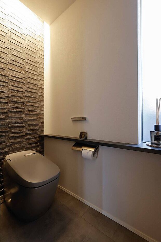 【当社施工例　トイレ】《お泊りハウス・名古屋守山展示場》　LIXIL　タンクレス　サティスＧタイプ　