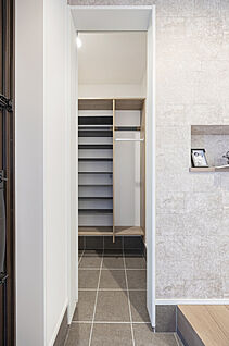 「仕舞う、整う、心地いい。玄関から始まる、スマートな毎日。」