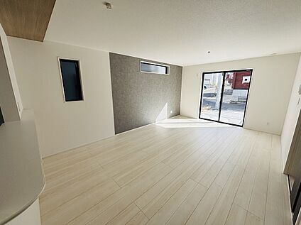 【3号棟】南から明るい光が射し込む陽だまり空間