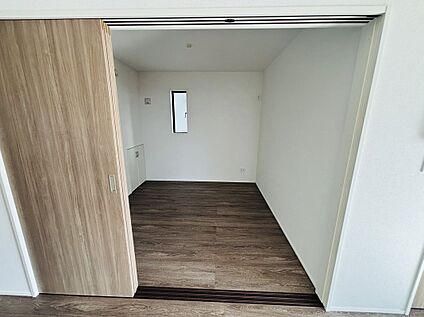 【１号棟】リビング横４．５帖の洋室