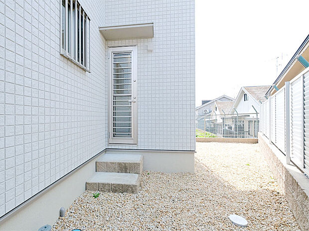 10号地　勝手口