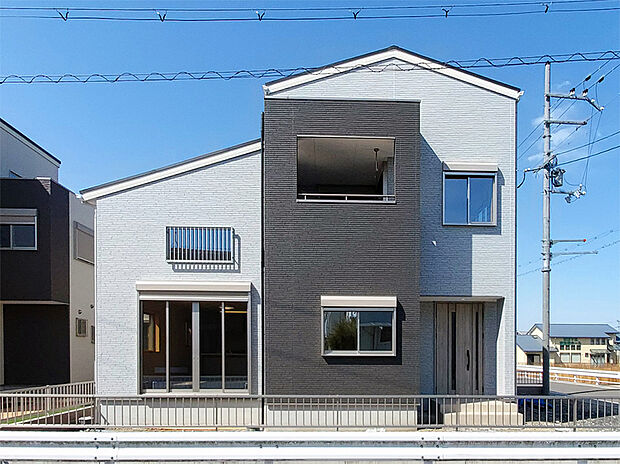 2期2号地　外観正面
W断熱／蓄電池7.4kW搭載／全館空調DESICA HOME AIR搭載