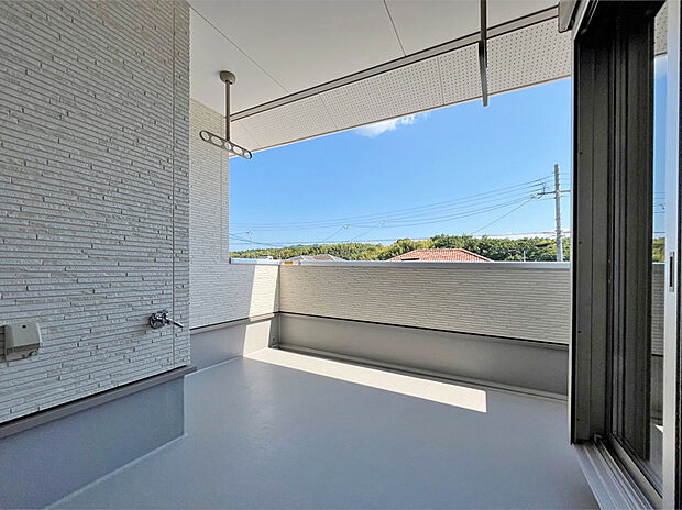 【2号地】屋根がかかったバルコニー