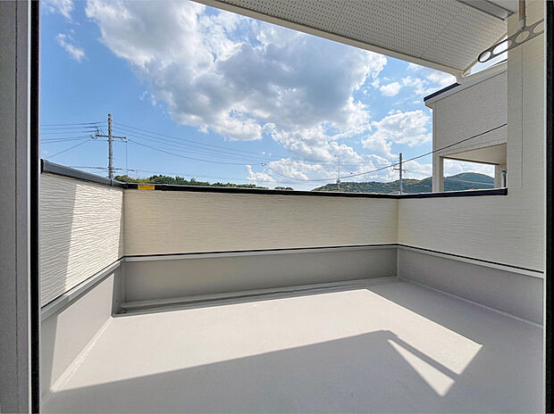 【1号地】屋根がかかったバルコニー