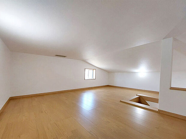 【2期28号地】小屋裏収納