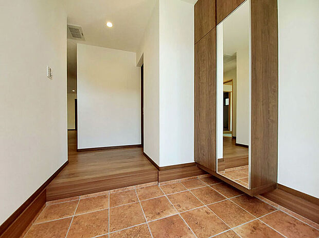 【1期2号地】ミラー付きのシューズボックス