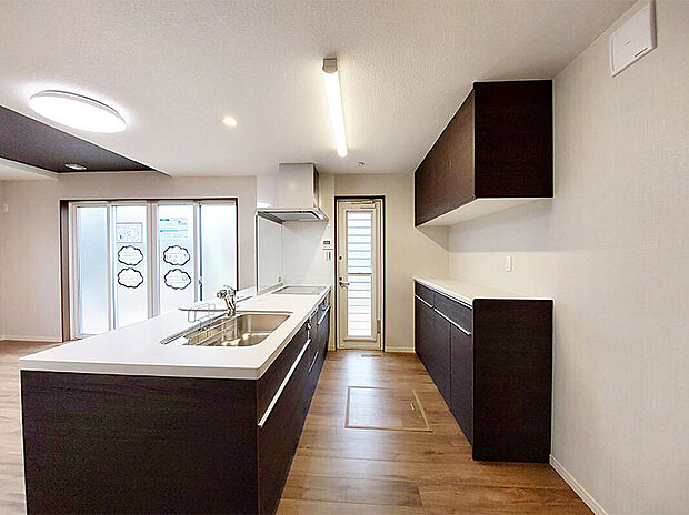 【E-2号地】カップボード付のキッチン