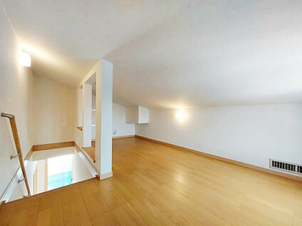 2期2号地　小屋裏収納