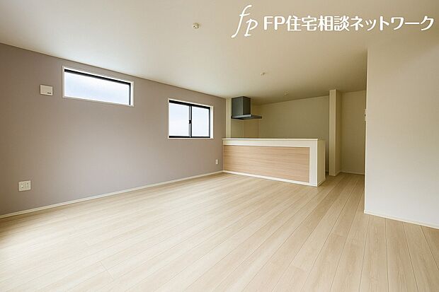 オープンでのびやかな空間を生み出す、こだわりの広がりとゆとり。家族と過ごす時間を大切にしたい方にぴったりの明るくゆとりある住空間です。