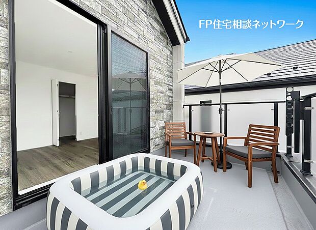 ■バルコニー■本画像はAIがCGで家具作成しており、実際の現地に家具は設置されておりません。また、販売価格に家具、小物等は含まれておりません。