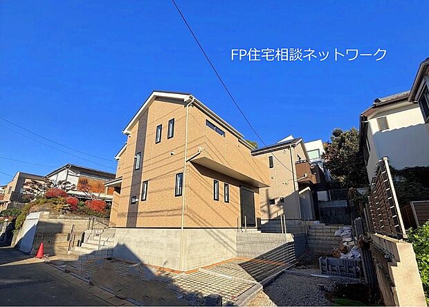 閑静な住宅地で子育て家族にピッタリ。毎日のお散歩も快適な緑に恵まれたエリアで、自然に包まれた穏やかな暮らしを実現するための、ゆとりある住環境が整っています。