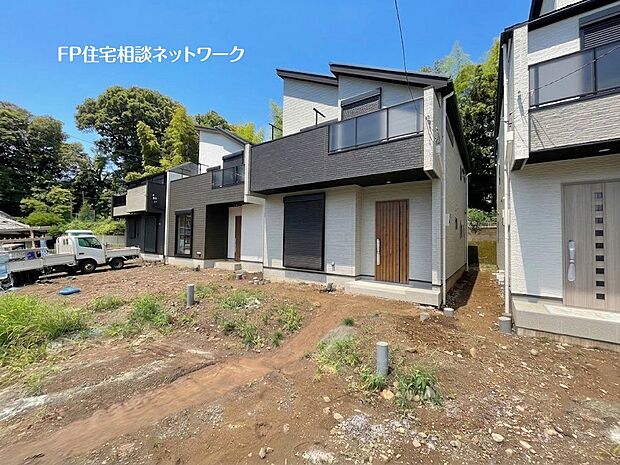 東南側に面した大型2階建て住宅!広々したLDKは太陽の日差しが降りそそぎ家族の憩いの空間に最適です。