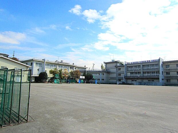 長沢中学校（約650m）
