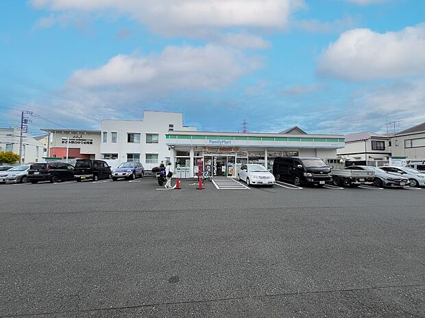 ファミリーマート 青葉大場町店（約550m・徒歩7分）