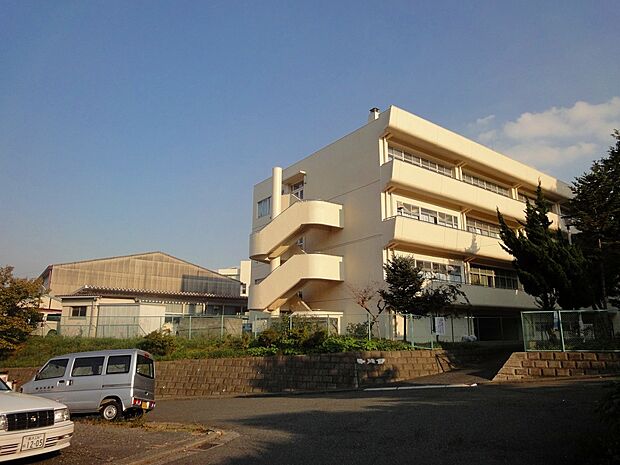 上の宮中学校(約1,100m・徒歩14分)