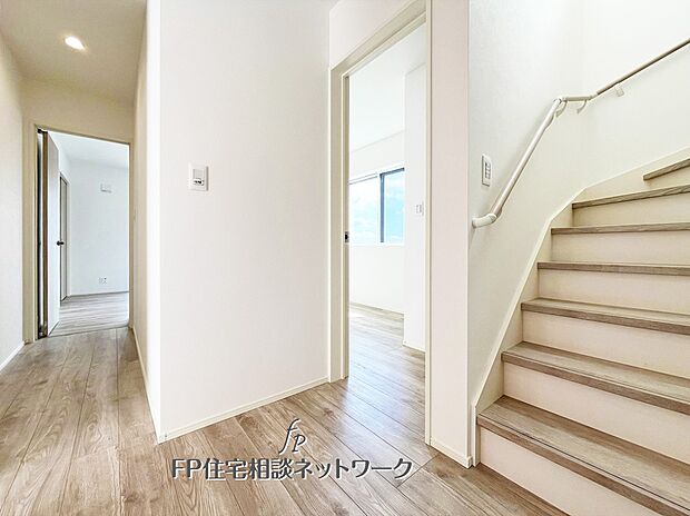 【その他内観】早く引っ越しがしたいとお考えのご家族にピッタリの完成済み物件。室内のインテリアもイメージがしやすく、新生活が楽しみですね。