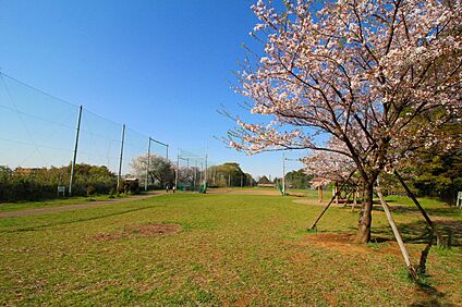高津区市民健康の森　春日台公園 450m(6分)
