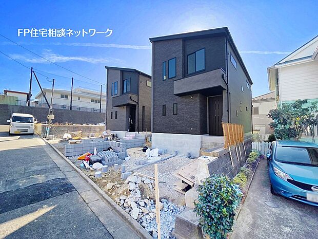 【その他】【類似外観同仕様】施工例のため分譲中の建物とは外壁、屋根開口部等の形状・仕様が異なります。