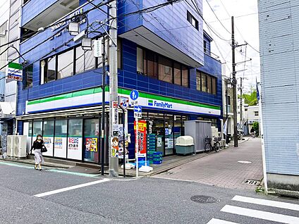 ファミリーマート 岸谷店 650m(9分)