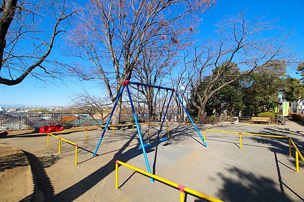 荏田第三公園(約240m・徒歩3分)