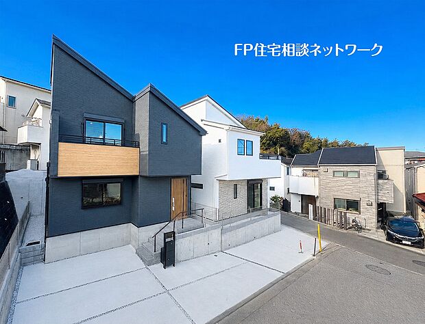 【外観】【類似外観同仕様】施工例のため分譲中の建物とは外壁、屋根開口部等の形状・仕様が異なります。